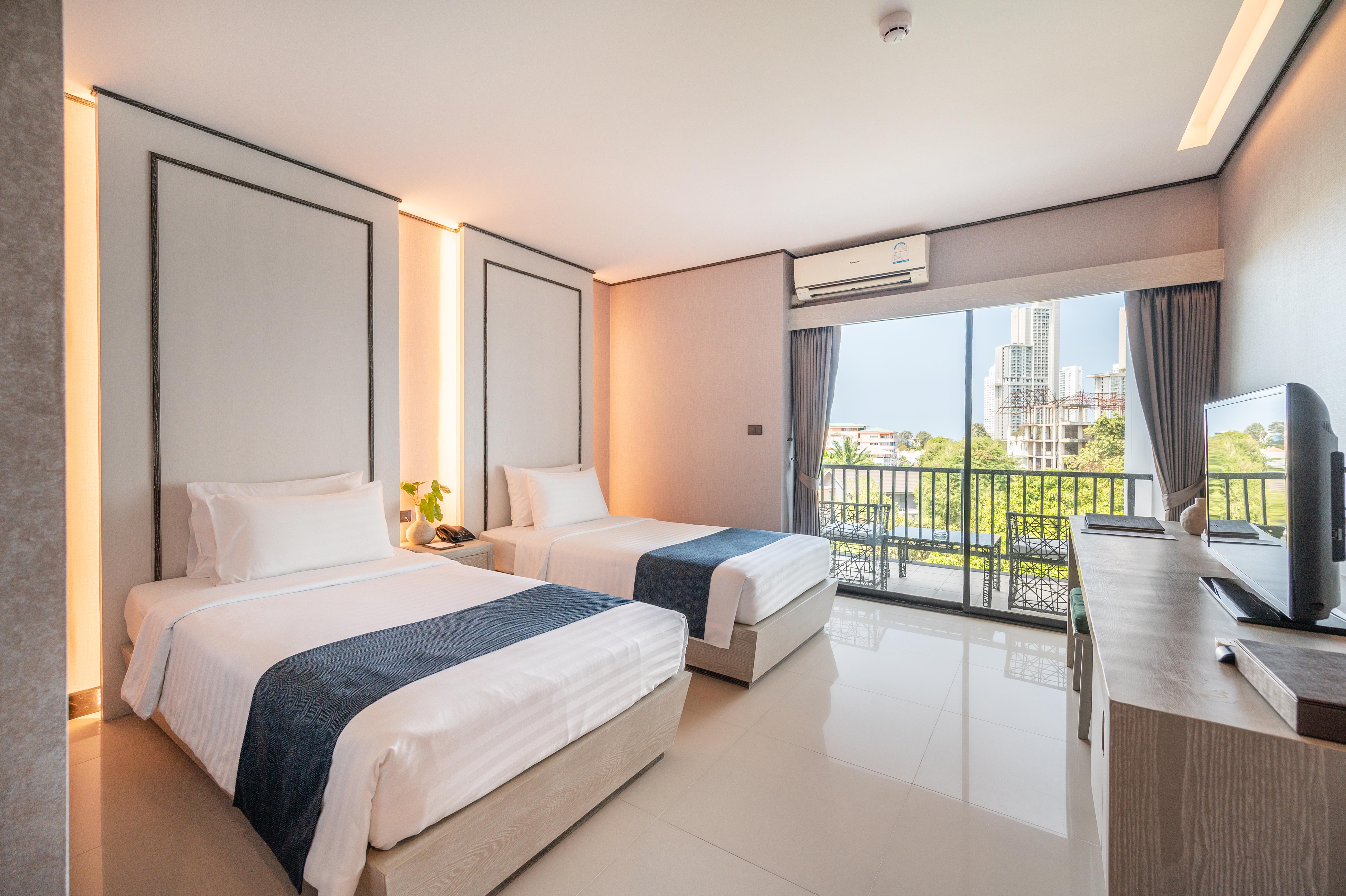 Manhattan Pattaya Hotel - Sha Extra Plus Exterior photo