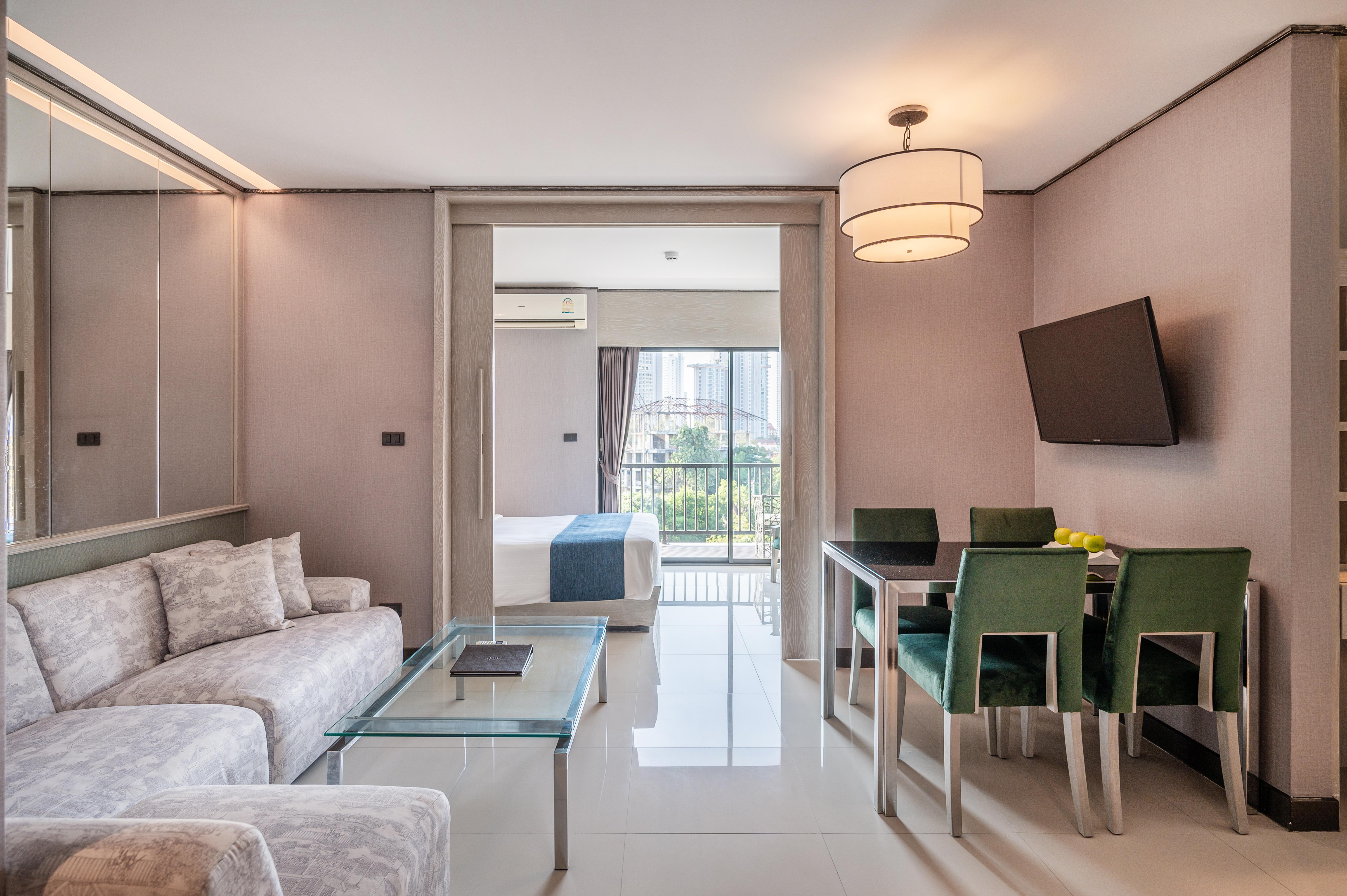 Manhattan Pattaya Hotel - Sha Extra Plus Exterior photo