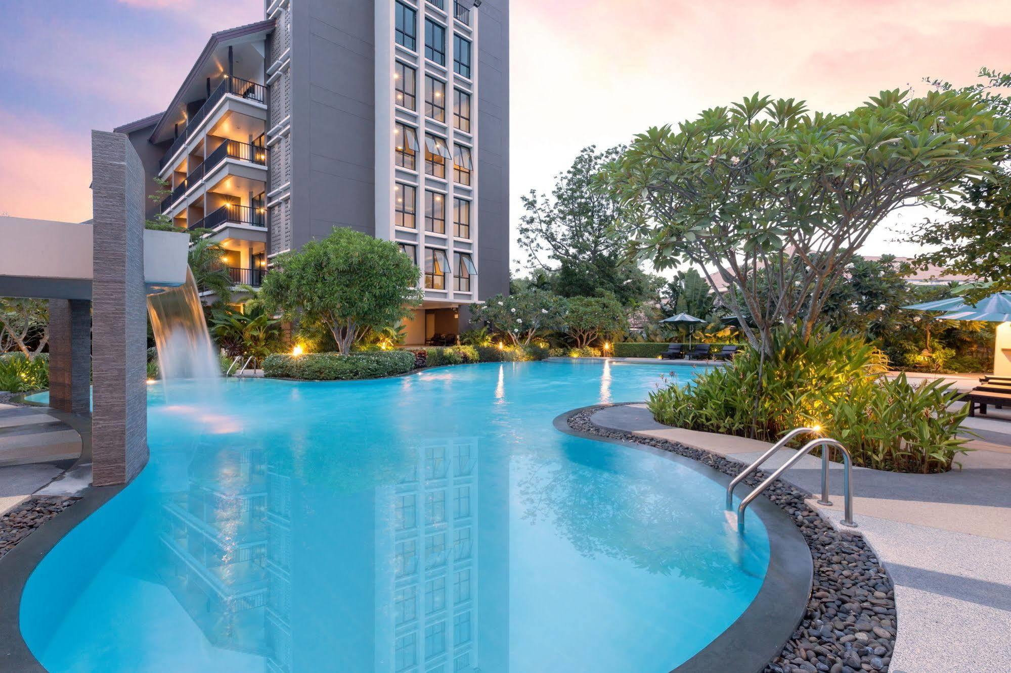 Manhattan Pattaya Hotel - Sha Extra Plus Exterior photo